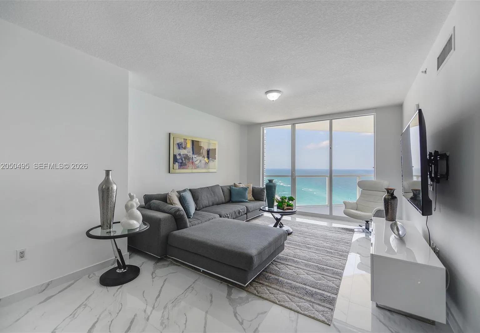 La Perla Condo — Photo 3
