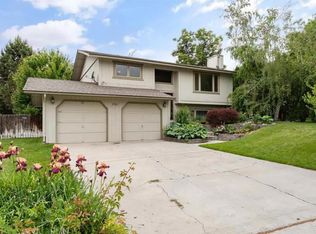 1701 Goldfinch Ct, West Richland, WA 99353