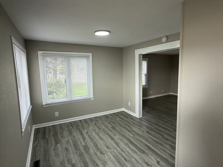 1412 N Harris Ave — Photo 5