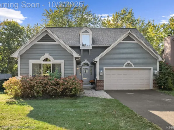 461 Alexander Dr, Commerce Township, MI 48390