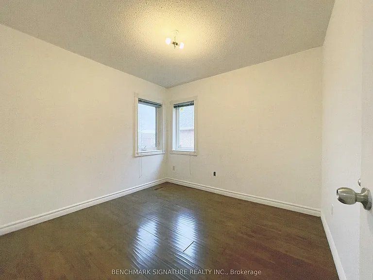 102 Greensboro Dr — Photo 11