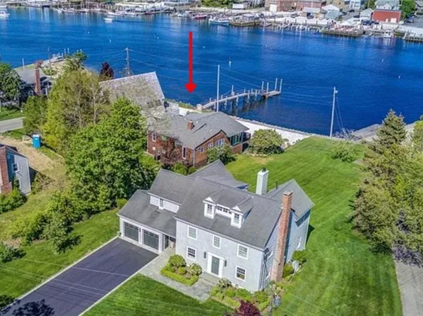 183 Mathewson Rd, Barrington, RI 02806