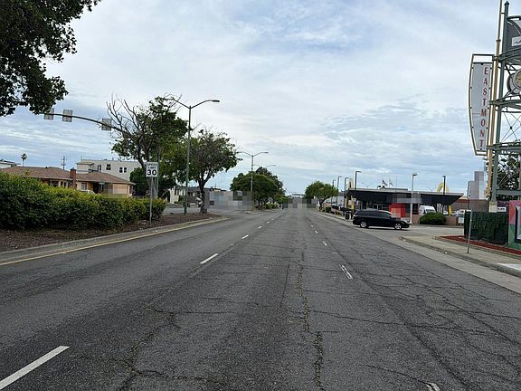 4th image of 2718-2720 73rd Ave