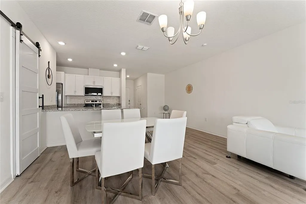 3 bed, 2.5 bath, 1453 sqft, $2,150 — Photo 4