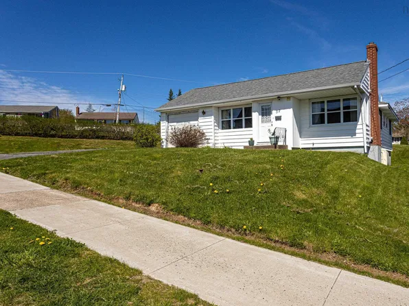 32 Arvida Ave, Halifax, NS B3R 1K6