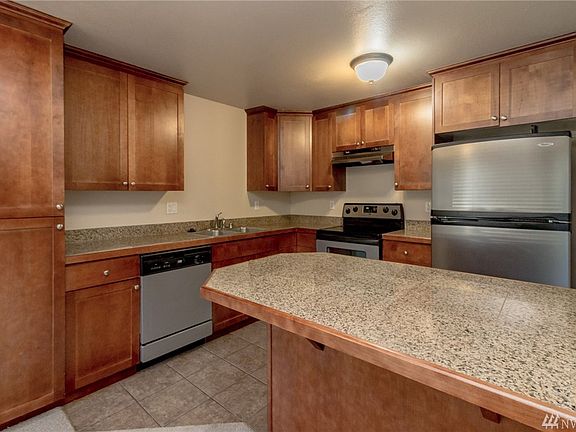 3rd image of 2721 NE 195th St APT 2