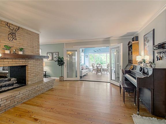 5th image of 922 Ridgeway Dr