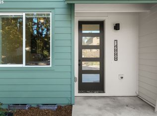 14888 NE Couch St #15, Portland, OR