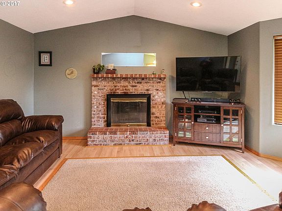 5th image of 7813 NE 154th Ct