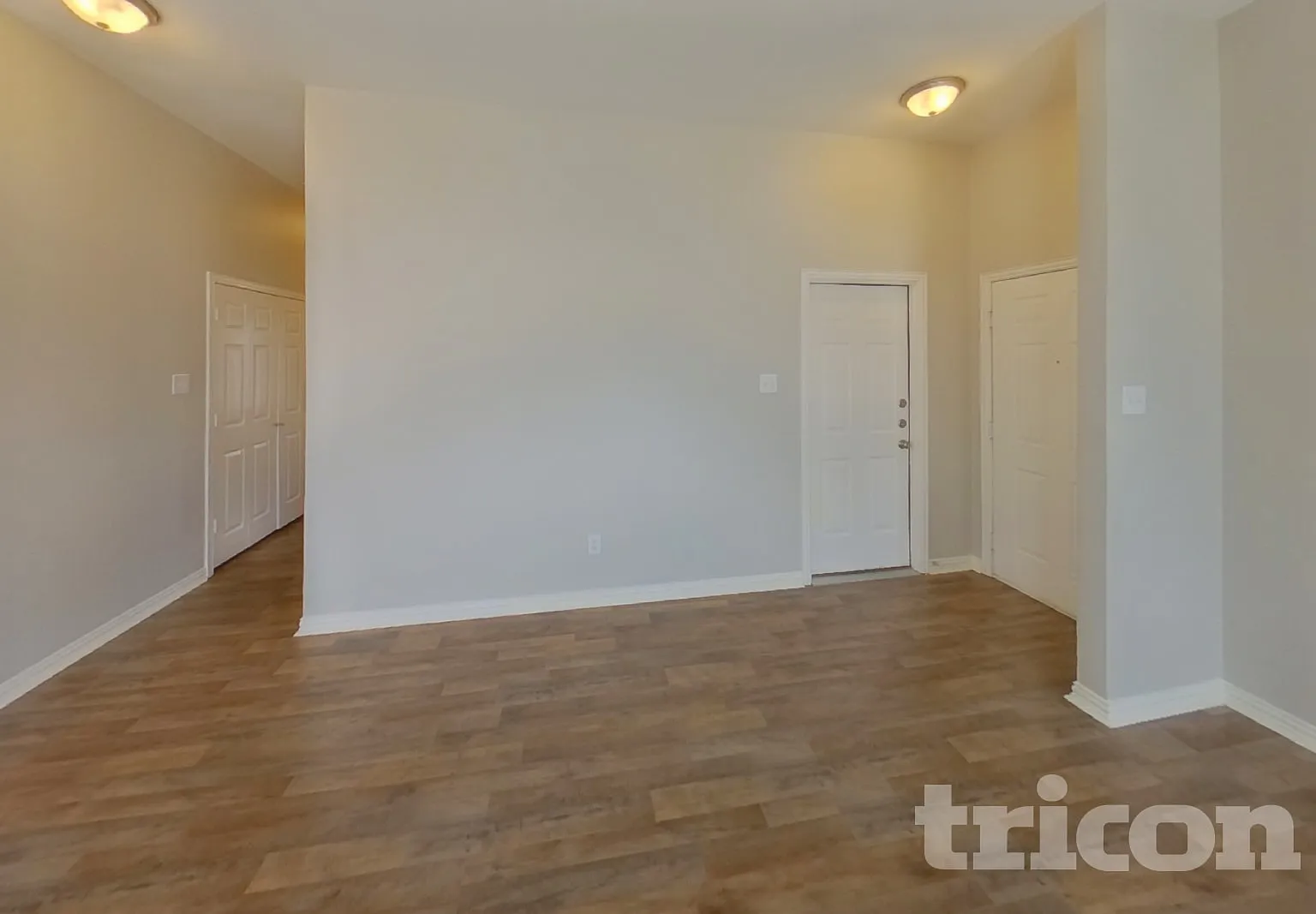 605 Columbia Avenue Waxahachie TX — Photo 2