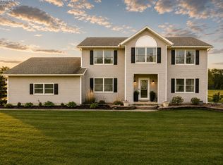715 Valleyview Dr, Bellevue, OH 44811