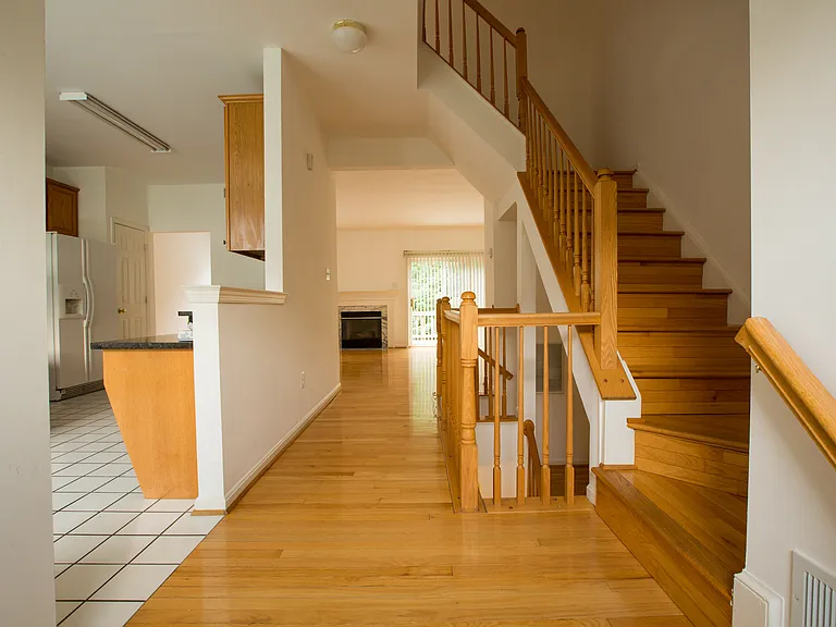 2911 Jessica Ct — Photo 3