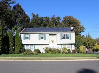 931 Willow Dr, Gibbstown, NJ 08027