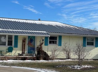 420 N Beech St, Arthur, IL 61911