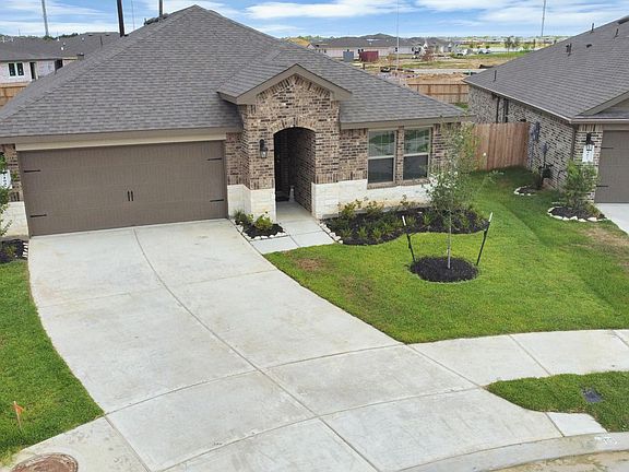 3rd image of 3403 Parker Trace Dr