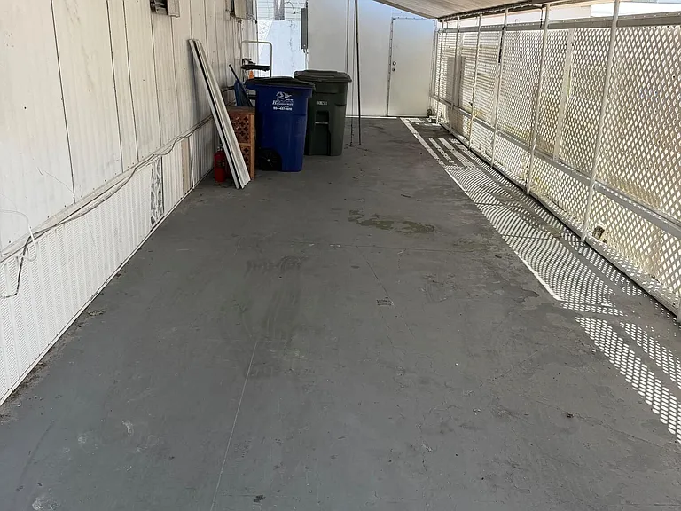 820 SW 1st Pl — Photo 8