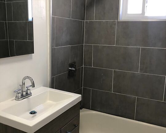 3rd image of 829 E 108th St APT 3