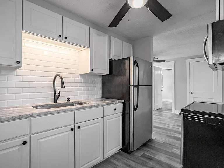 2401 Dartmouth Ave N #B — Photo 16