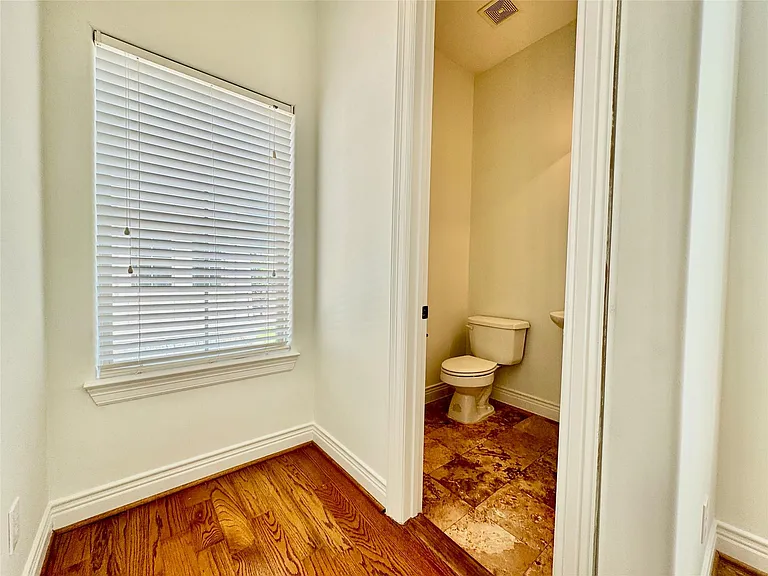 4507 Crawford St — Photo 22