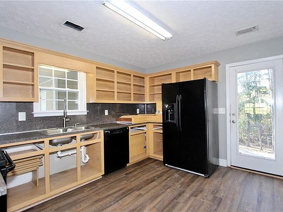 5th image of 674 Mill Pond Dr