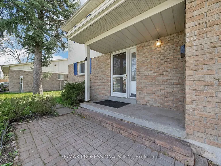 47 Wishford Dr — Photo 5