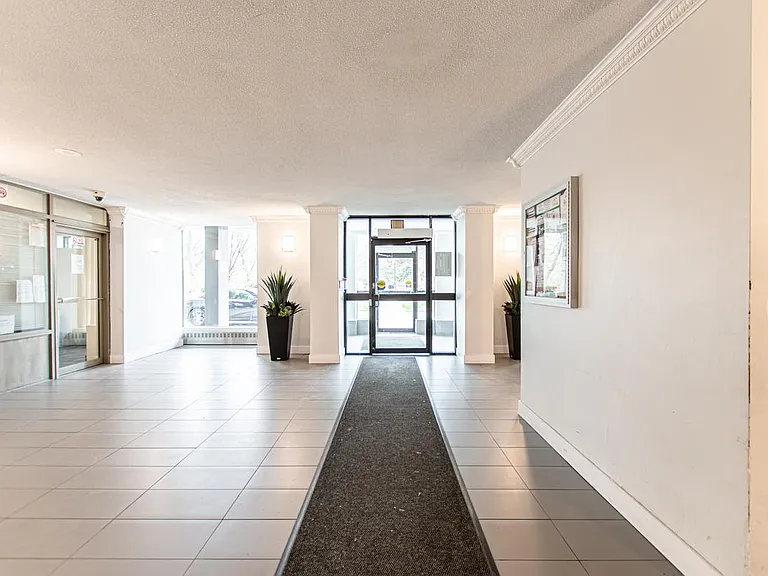 3434 Eglinton Ave E — Photo 8