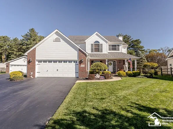 9072 Village Meadows Dr, Temperance, MI 48182