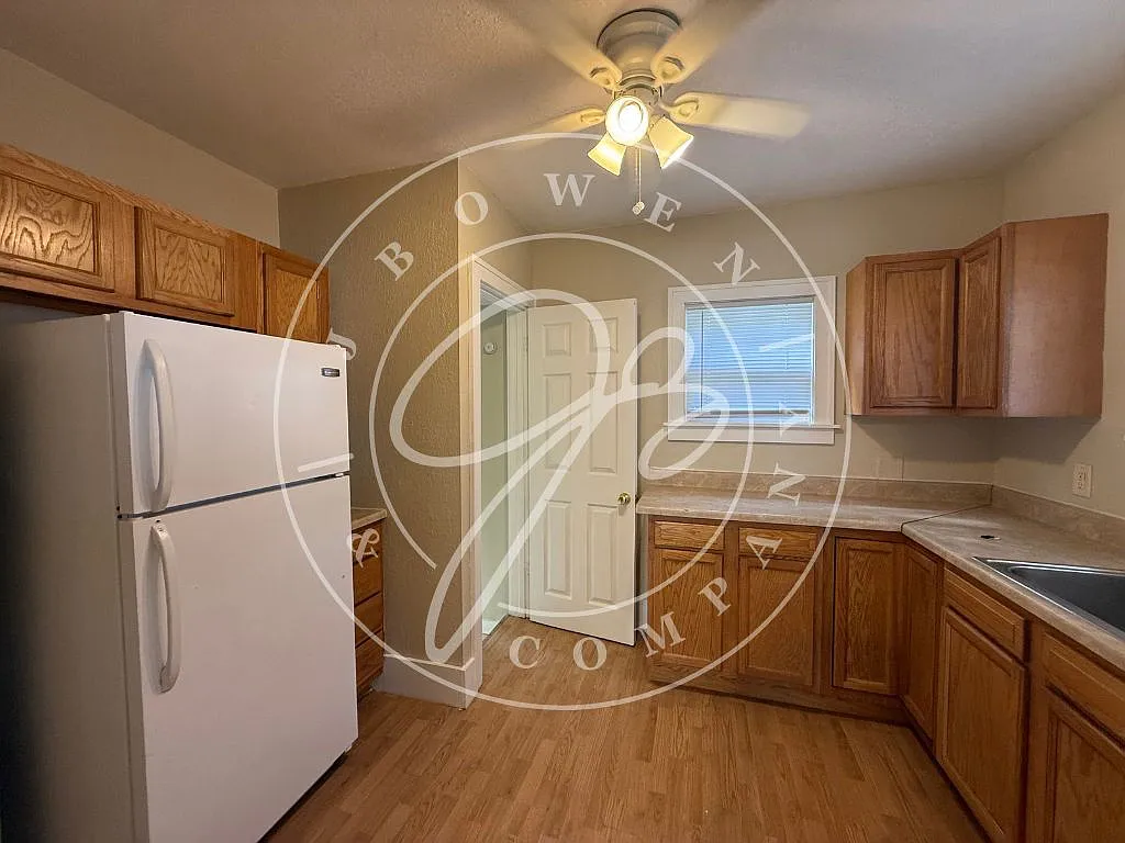 2 bed, 1.5 bath, 712 sqft, $1,100 — Photo 3