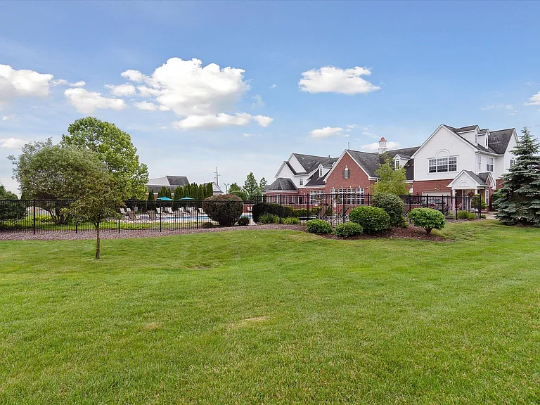 Westbury Apartments — Photo 47