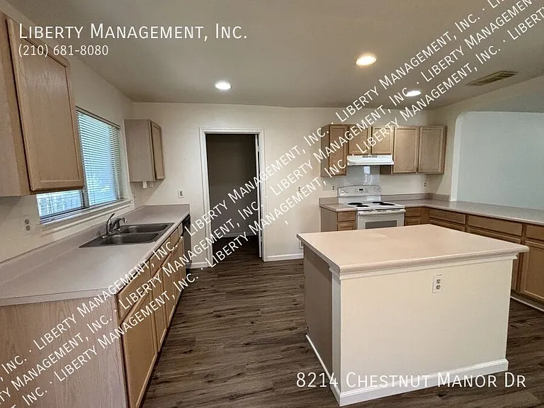 8214 Chestnut Manor Dr — Photo 9