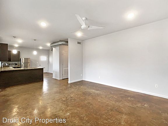 3rd image of 803 Parkview Dr #10