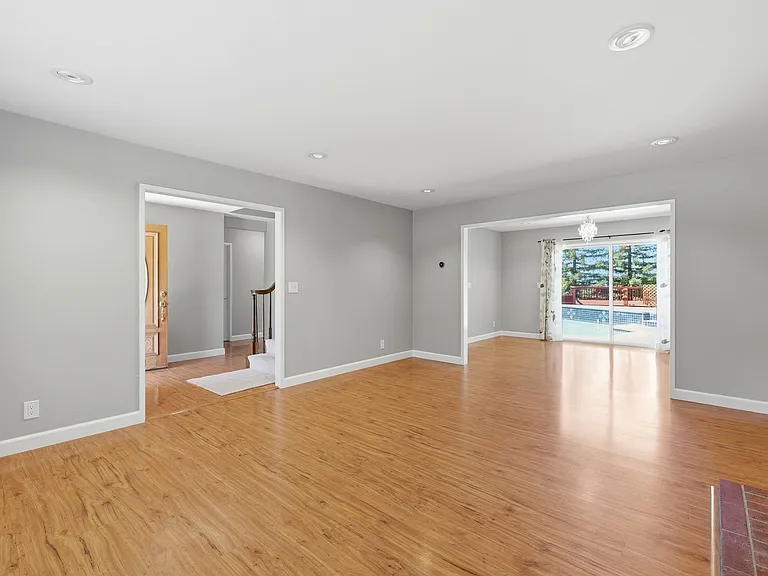181 Piazza Way — Photo 5