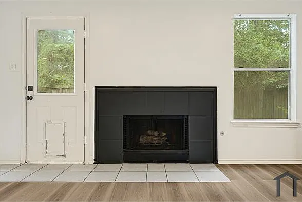 146 S Walden Elms Cir — Photo 1