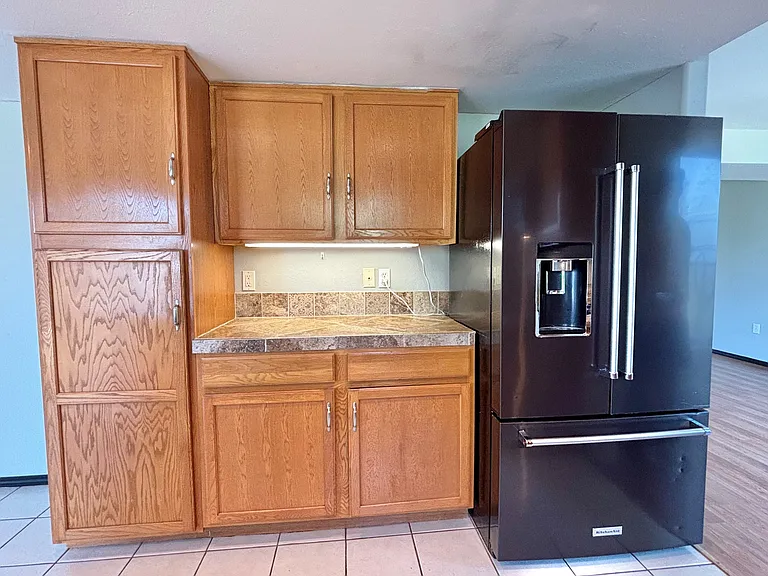 905 E Spence St — Photo 8
