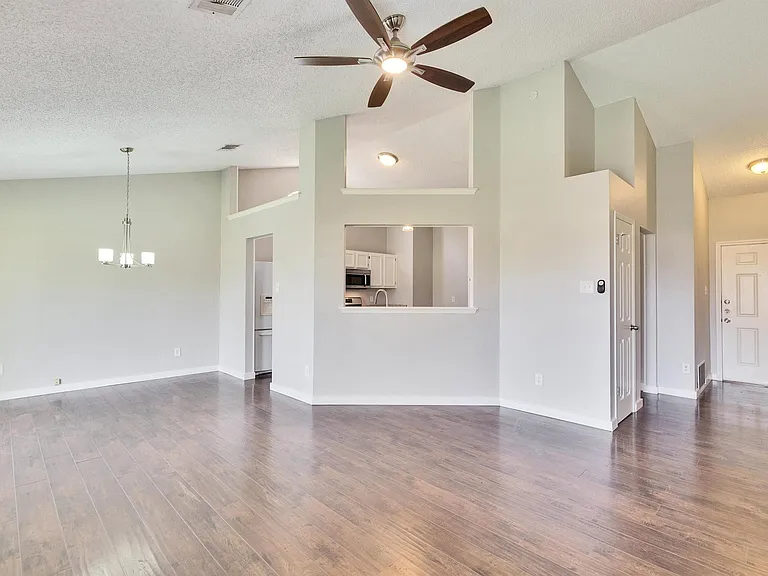 2104 Agarita Trl — Photo 8