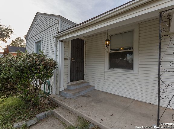 3rd image of 207 Rodena St