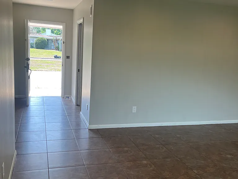 4727 Elaine Pl — Photo 6