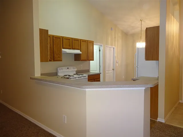 3 bed, 2.0 bath, 1311 sqft, $2,395 — Photo 4