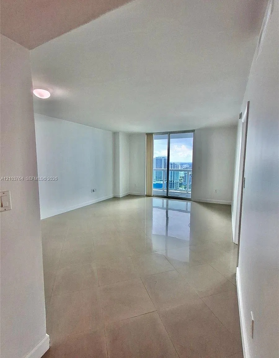 1800 Club Condo — Photo 4