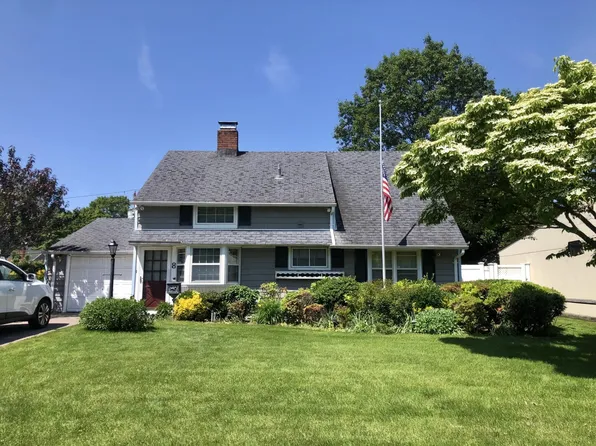 8 August Lane, Hicksville, NY 11801