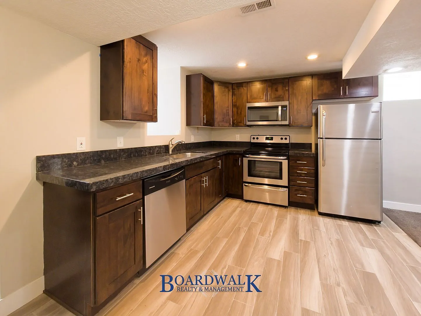 3 bed, 1.0 bath, 1300 sqft, $1,699 — Photo 3