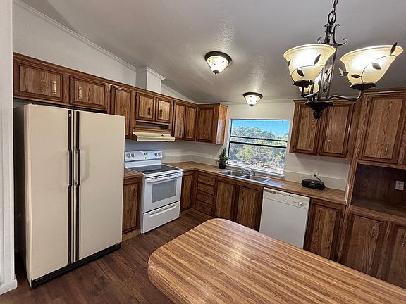 4th image of 205 Cowboy Ln