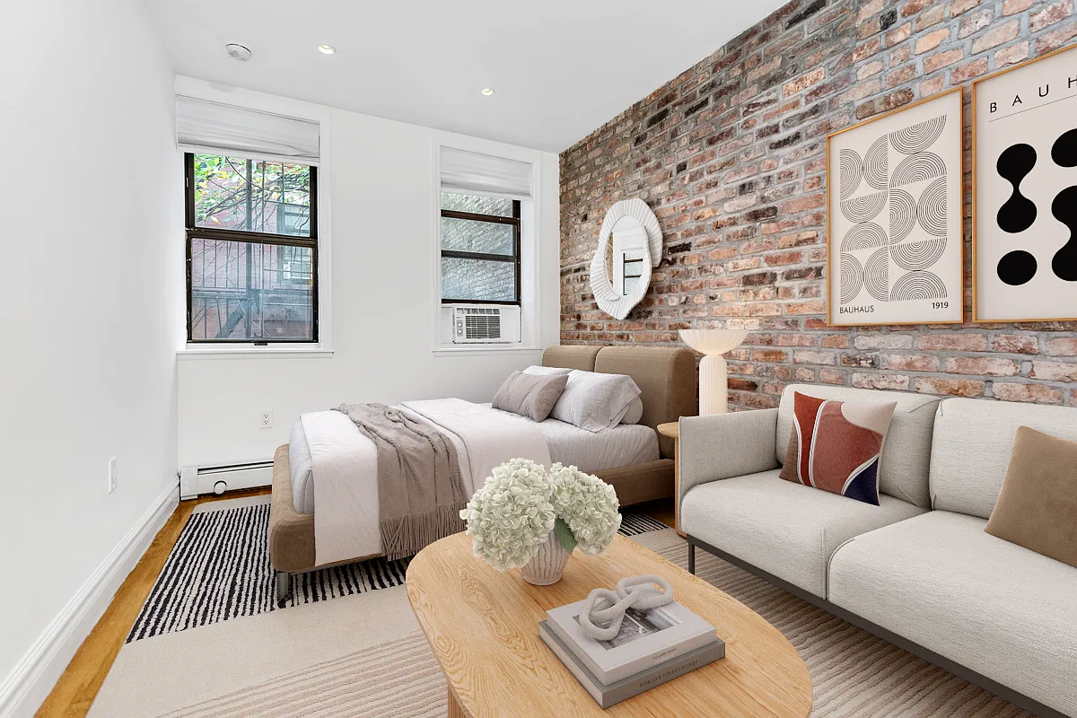 325 East 10th Street — Photo 1