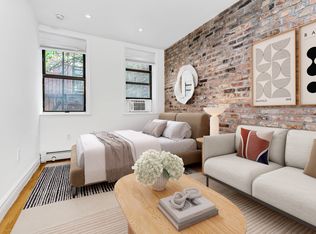 325 E 10th St #R3, New York, NY 10009