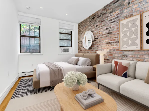 325 E 10th St APT R2d, New York, NY 10009