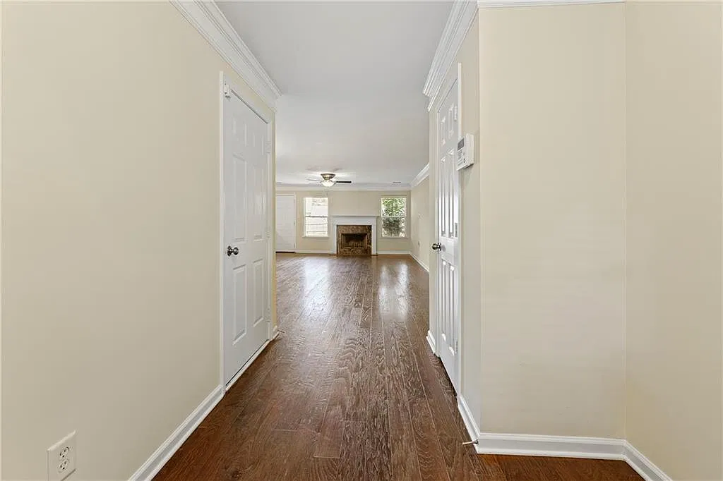 3 bed, 2.5 bath, 1898 sqft, $2,150 — Photo 4