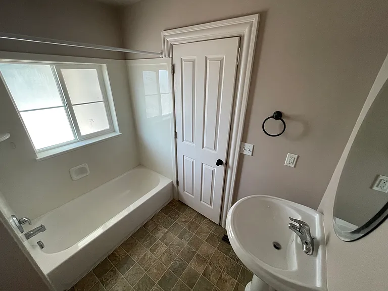 Master ensuite bathroom