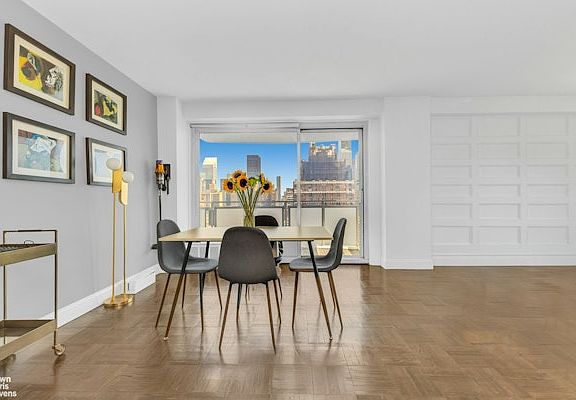 4th image of 300 E 40th St APT 31C