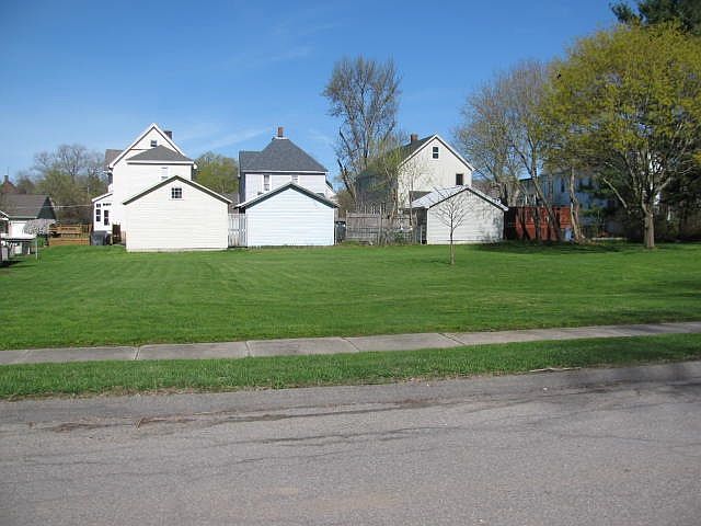 1st image of 21 Parkwood Ave