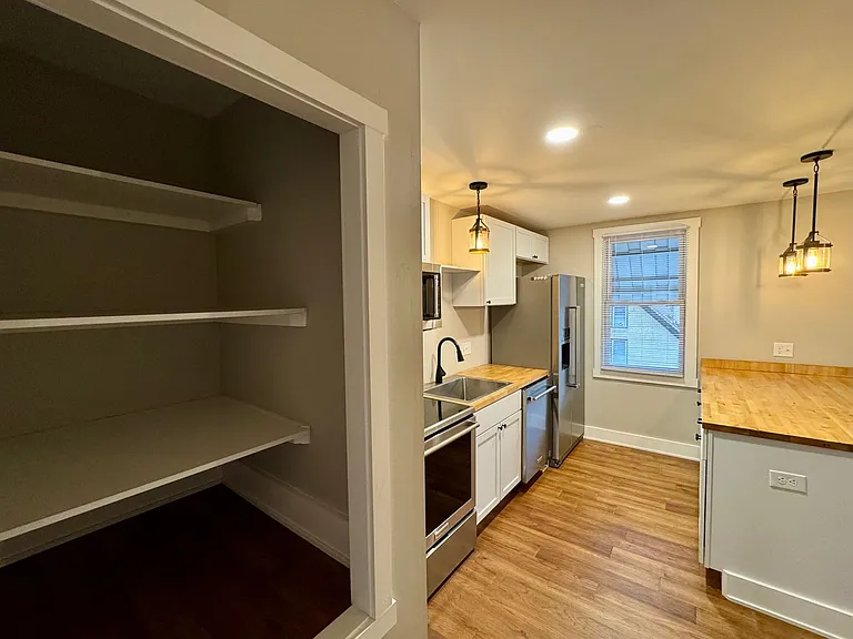 931 Baldwin St — Photo 12